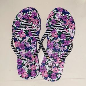 Vera Bradley Size 8 Flip Flops